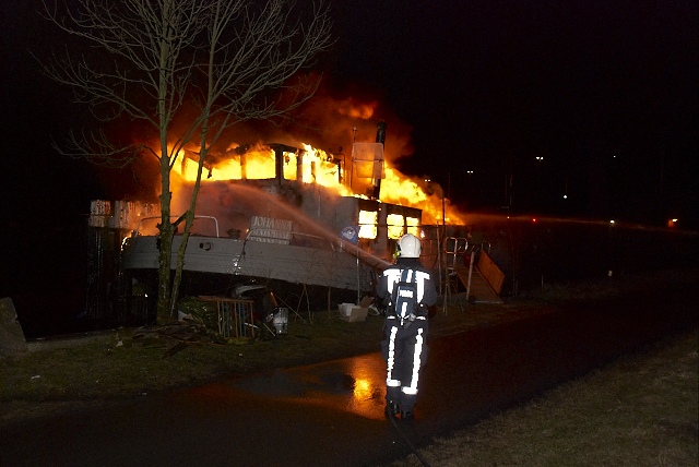 2010/60/20100315 002 Scheepsbrand Nieuwemeerdijk.jpg